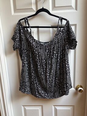 Denver Hayes Black & White Cold-Shoulder Printed Camisole